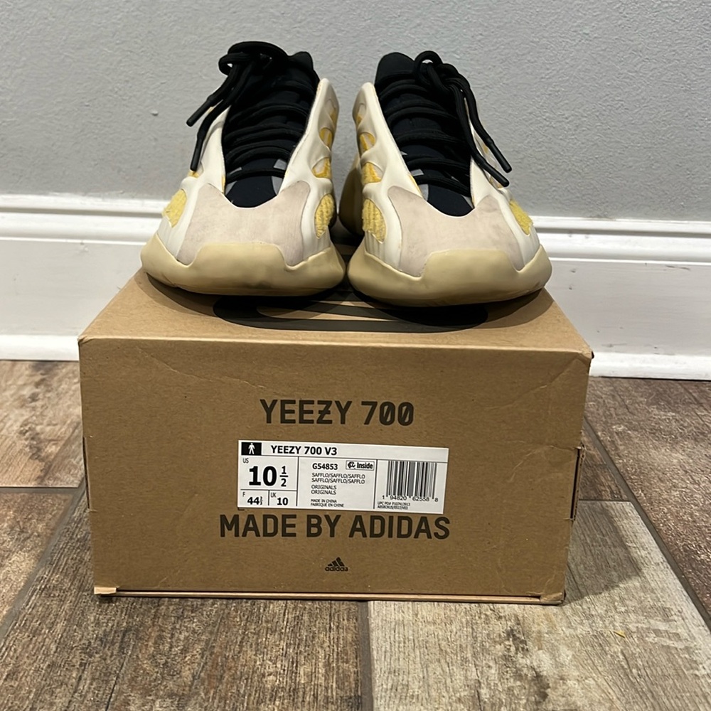 Yeezy 700 V3  G54853